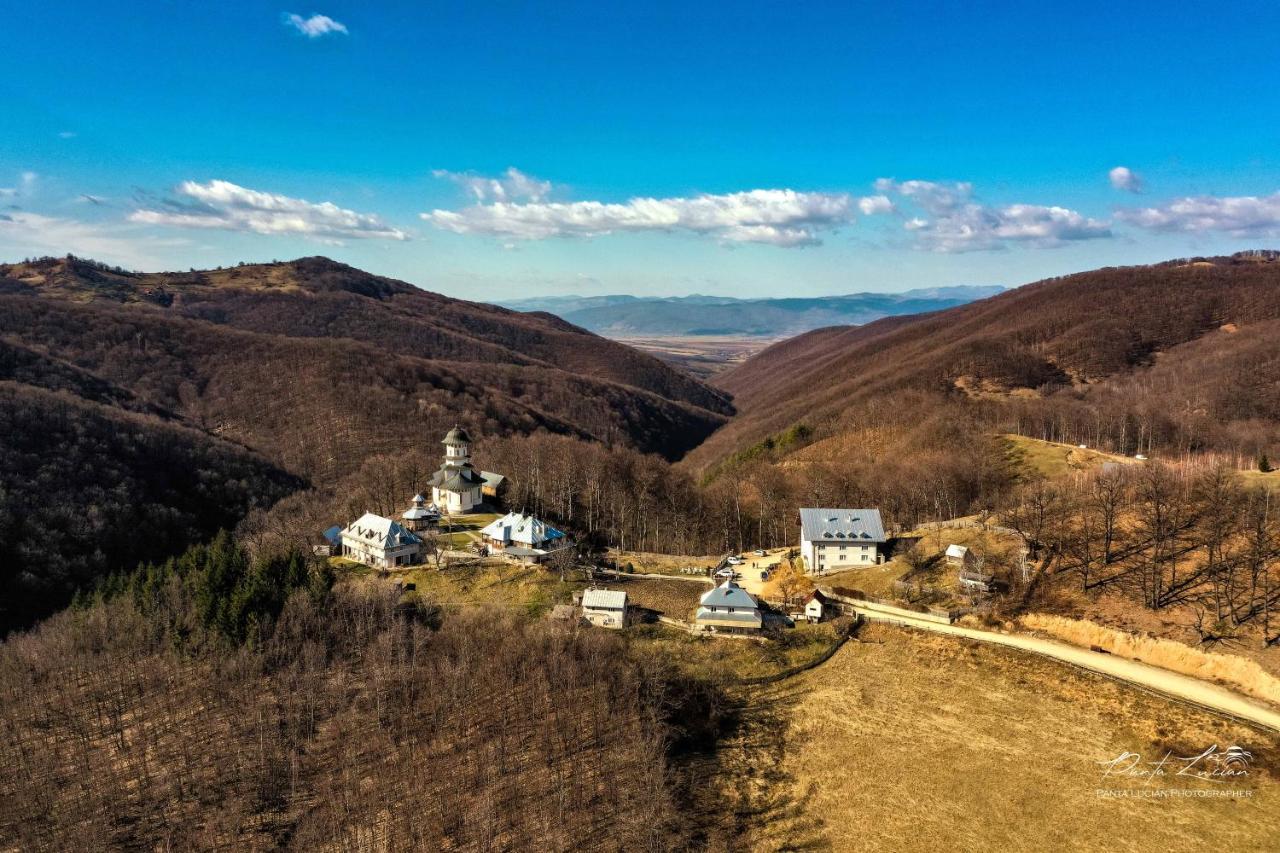 Вилла Casa Micutu Si Lya Strungari Экстерьер фото