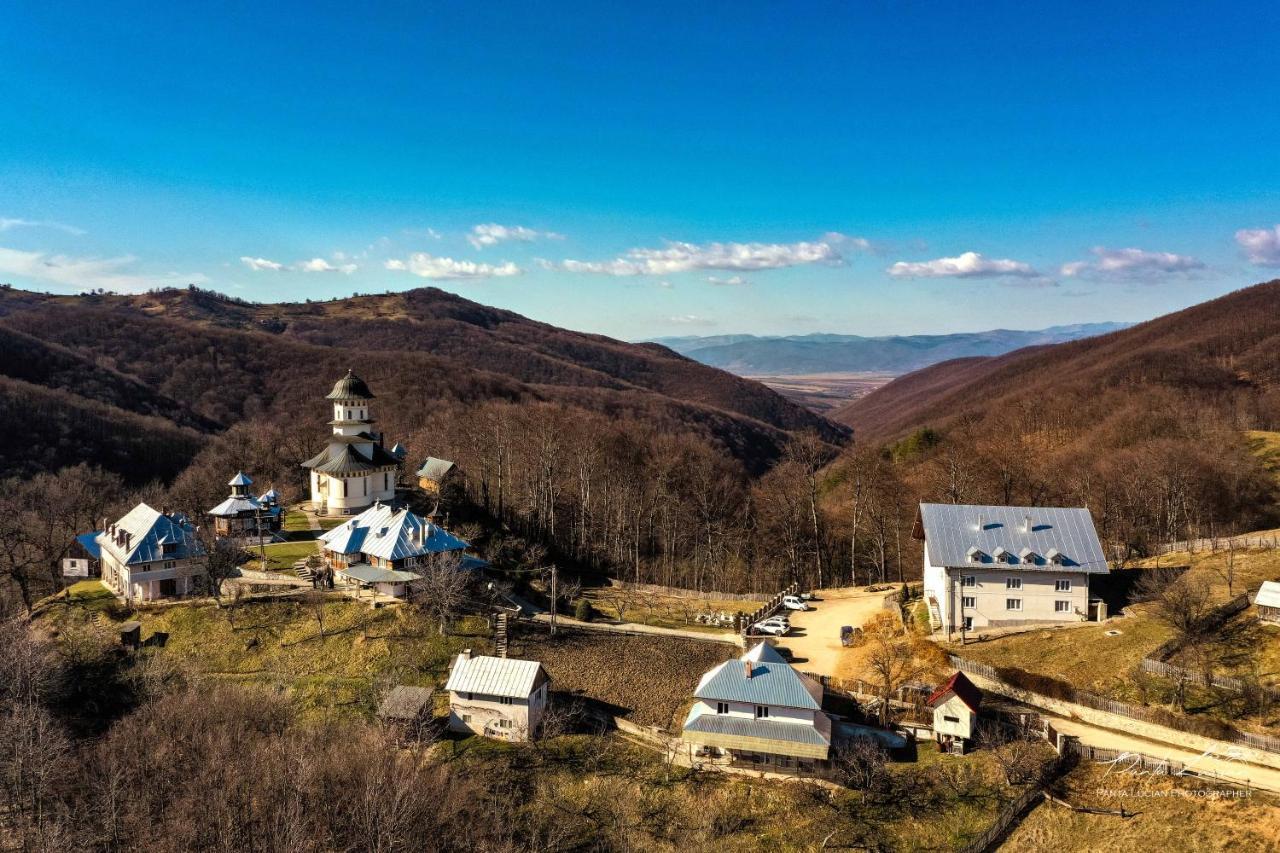 Вилла Casa Micutu Si Lya Strungari Экстерьер фото