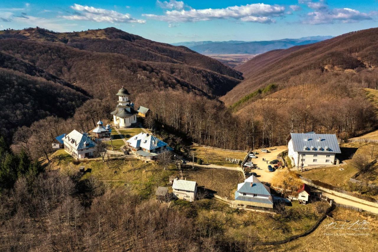 Вилла Casa Micutu Si Lya Strungari Экстерьер фото